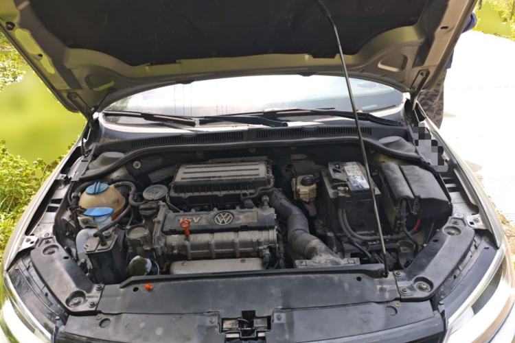 Used Volkswagen Sagitar 2012 1.6L Manual Fashion Edition Engine Bay