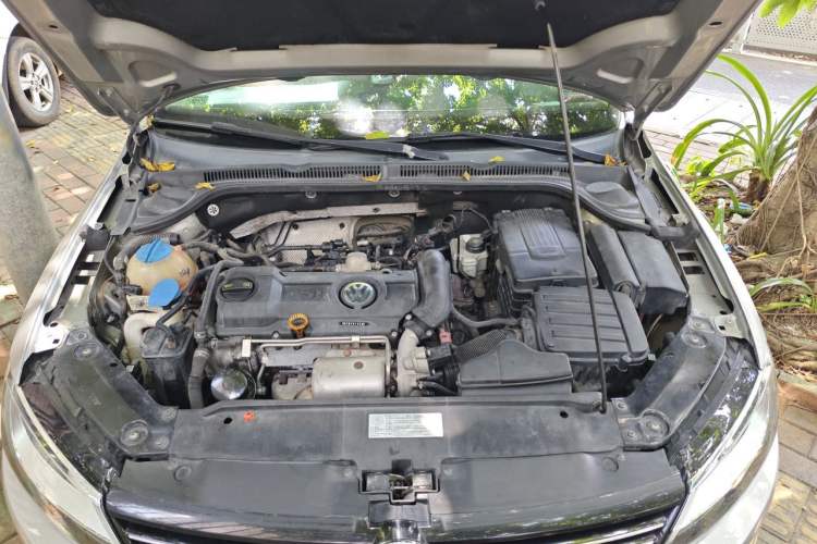 Used Volkswagen Sagitar 2012 1.4TSI Automatic Luxury Edition Engine Bay