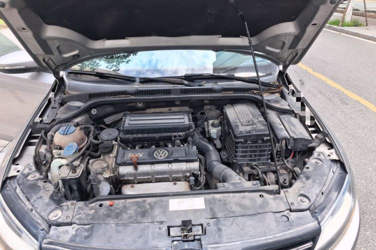 Used Volkswagen Sagitar 2012 1.6L Automatic Fashion Edition Engine Bay