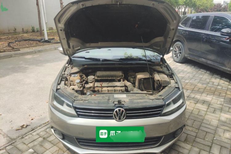 Used Volkswagen Sagitar 2012 1.6L Manual Comfort Model Engine Bay