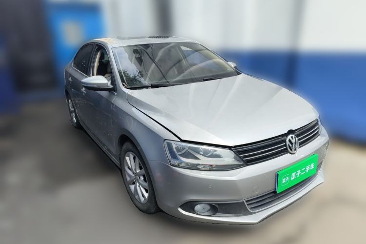 Used Volkswagen Sagitar 2012 1.4TSI Manual Luxury Model Front Right 45 Deg