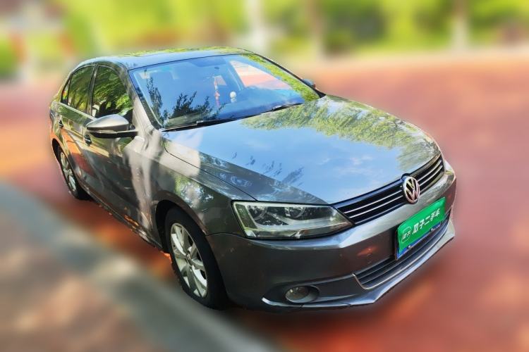 Used Volkswagen Sagitar 2012 1.4TSI Automatic Luxury Edition Front Right 45 Deg