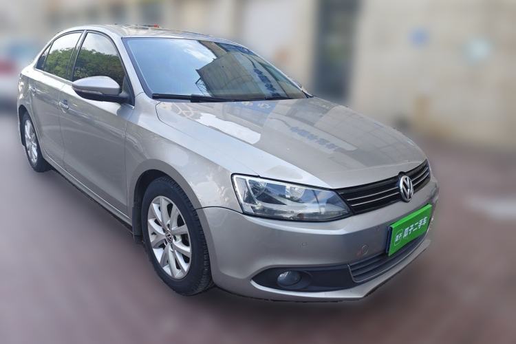 Used Volkswagen Sagitar 2012 1.4TSI Manual Luxury Model Front Right 45 Deg
