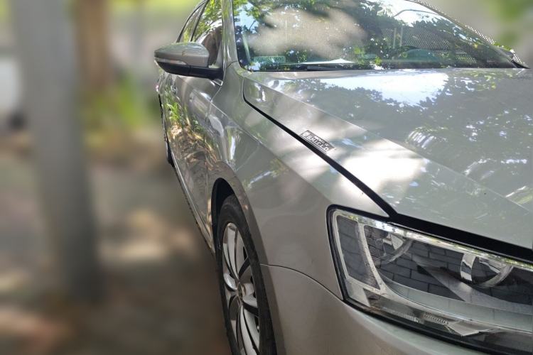Used Volkswagen Sagitar 2012 1.4TSI Automatic Luxury Edition Front Right 45 Deg