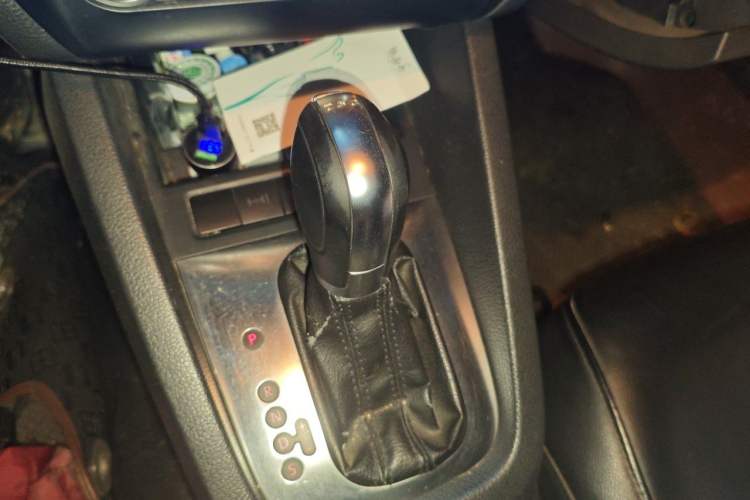 Used Volkswagen Sagitar 2012 1.4TSI Automatic Luxury Edition Gear Lever