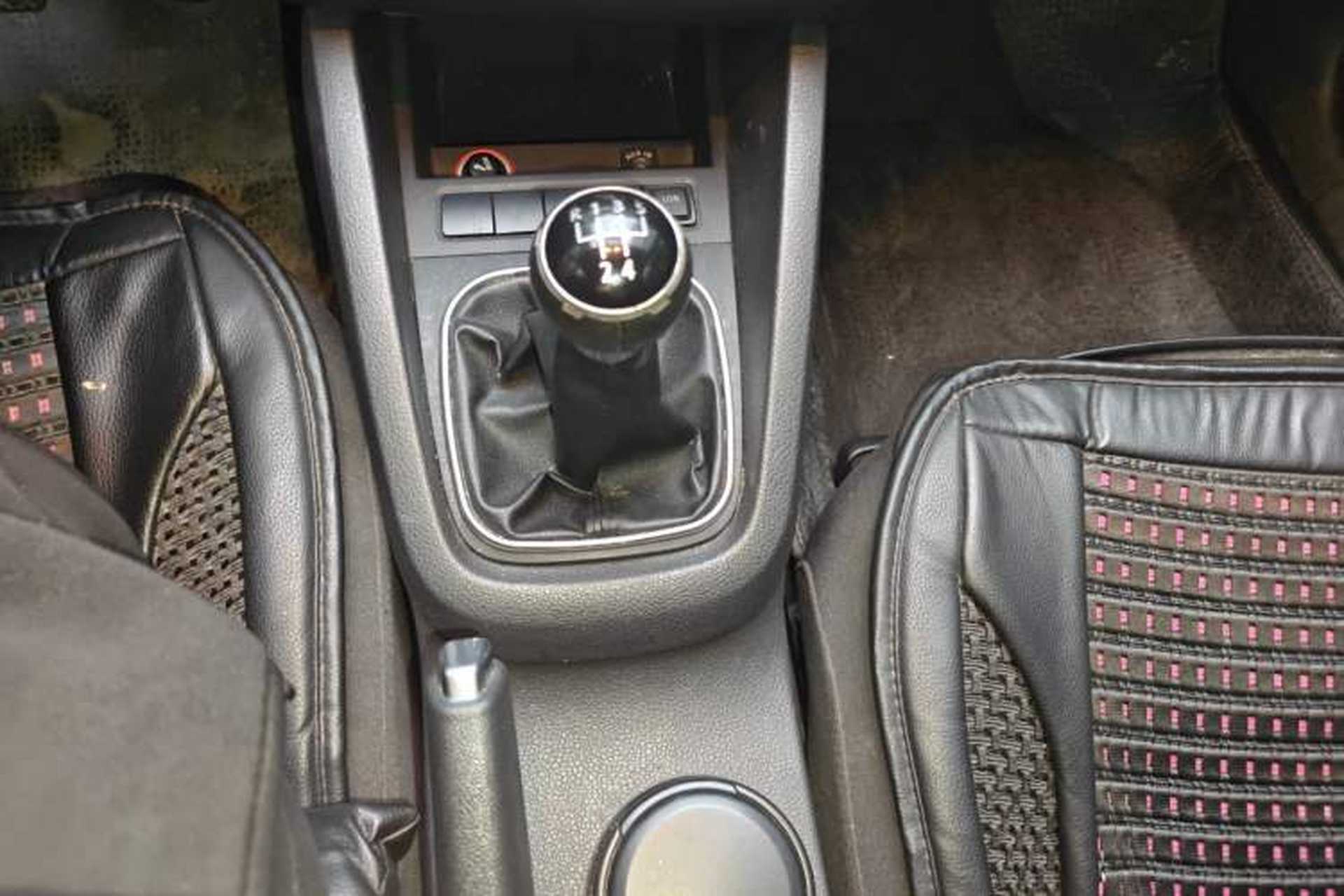 Used Volkswagen Sagitar 2012 1.4TSI Manual Fashion Edition Gear Lever