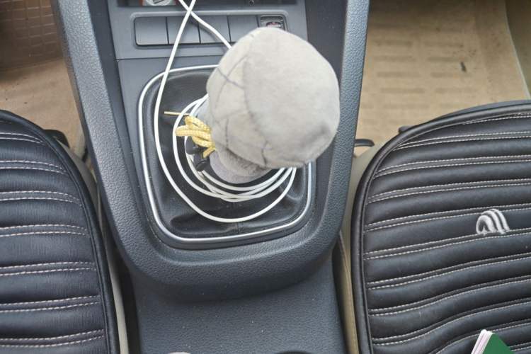 Used Volkswagen Sagitar 2012 1.6L Manual Comfort Model Gear Lever