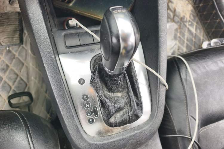 Used Volkswagen Sagitar 2012 1.4TSI Automatic Luxury Edition Gear Lever