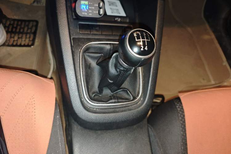 Used Volkswagen Sagitar 2012 1.6L Manual Fashion Edition Gear Lever