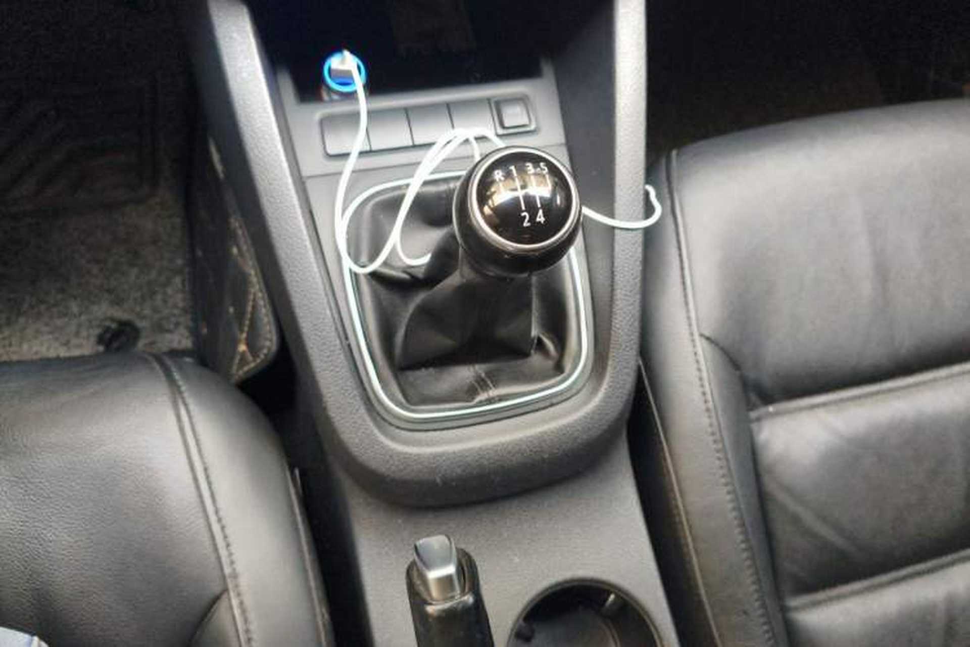 Used Volkswagen Sagitar 2012 1.6L Manual Comfort Model Gear Lever