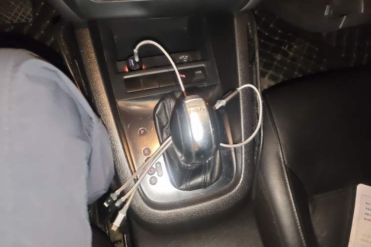 Used Volkswagen Sagitar 2012 1.4TSI Automatic Luxury Edition Gear Lever