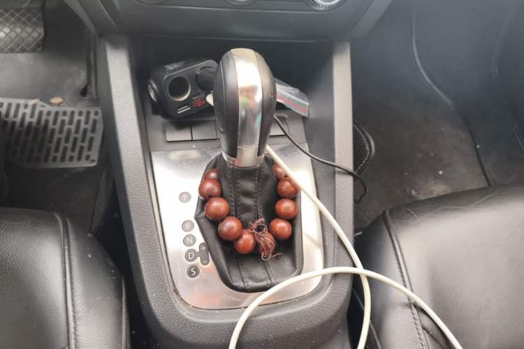 Used Volkswagen Sagitar 2012 1.6L Automatic Comfort Edition Gear Lever