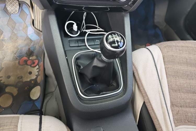 Used Volkswagen Sagitar 2012 1.4TSI Manual Luxury Model Gear Lever