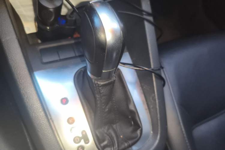 Used Volkswagen Sagitar 2012 1.6L Automatic Comfort Edition Gear Lever