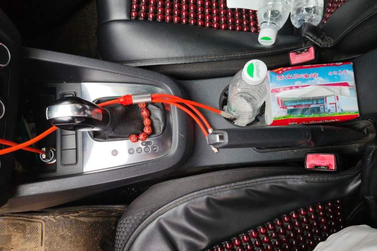 Used Volkswagen Sagitar 2012 1.6L Automatic Fashion Edition Gear Lever