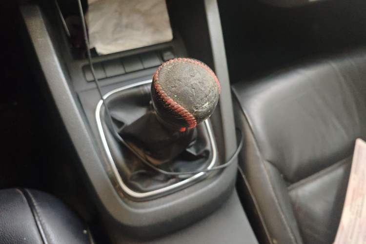 Used Volkswagen Sagitar 2012 1.6L Manual Comfort Model Gear Lever