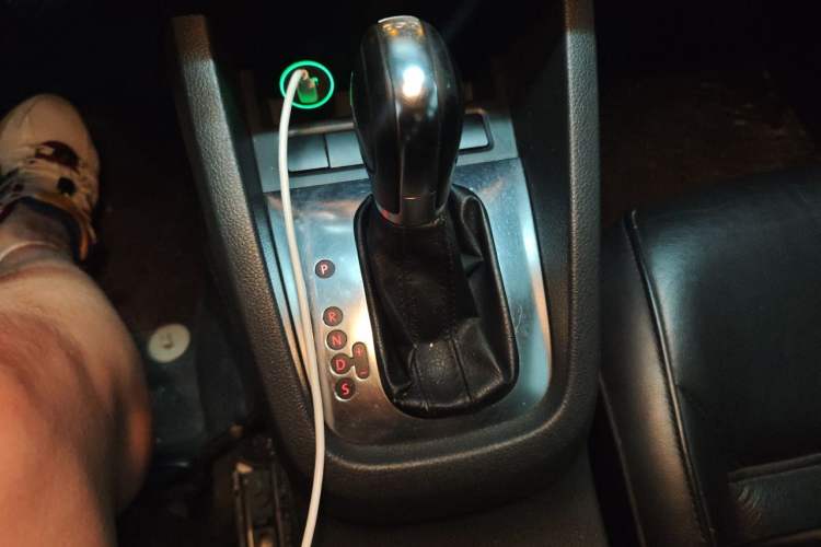 Used Volkswagen Sagitar 2012 1.4TSI Automatic Fashion Edition Gear Lever