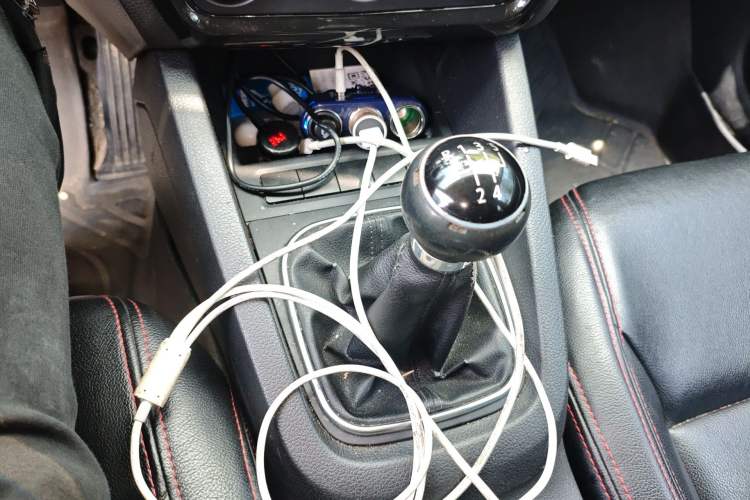 Used Volkswagen Sagitar 2012 1.6L Manual Fashion Edition Gear Lever