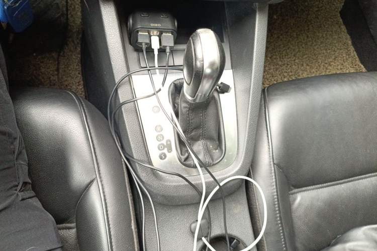 Used Volkswagen Sagitar 2012 1.4TSI Automatic Luxury Edition Gear Lever