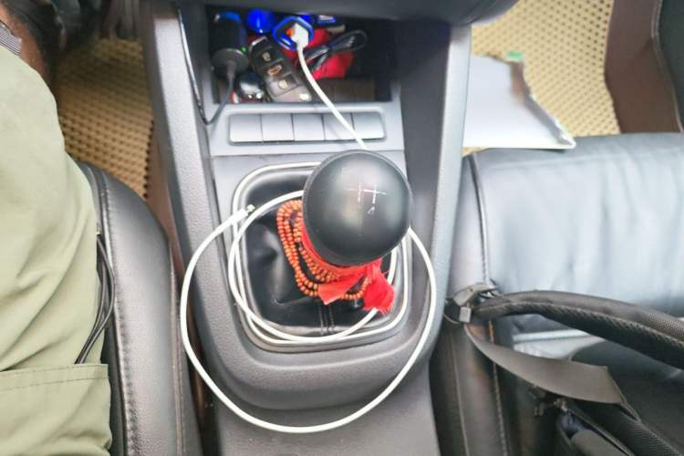 Used Volkswagen Sagitar 2012 1.6L Manual Comfort Model Gear Lever