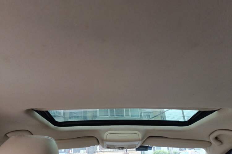 Used Volkswagen Sagitar 2012 1.4TSI Manual Luxury Model Headliner