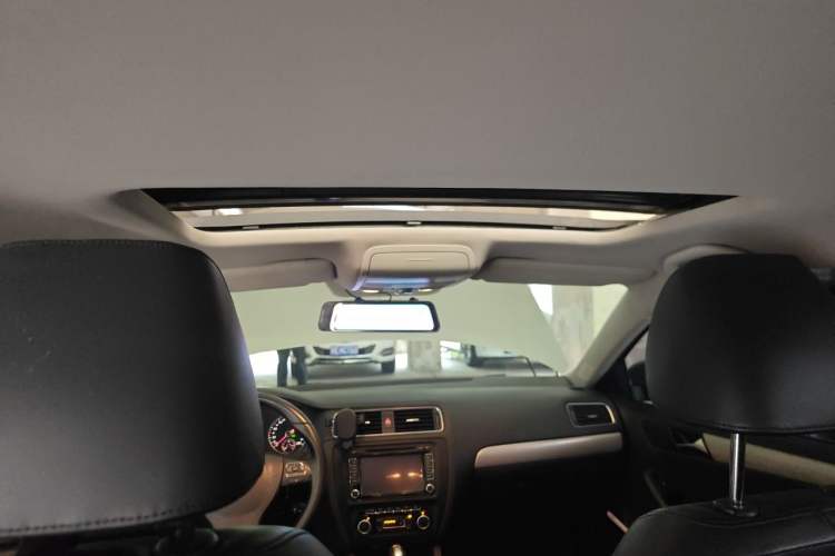 Used Volkswagen Sagitar 2012 1.4TSI Automatic Luxury Edition Headliner