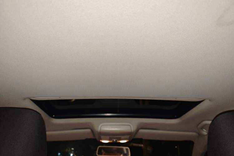 Used Volkswagen Sagitar 2012 1.6L Manual Fashion Edition Headliner
