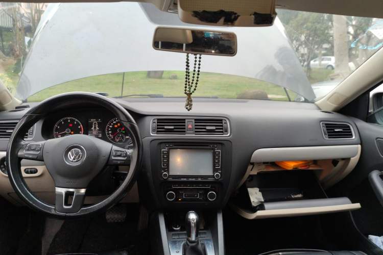Used Volkswagen Sagitar 2012 1.4TSI Automatic Luxury Edition Headliner