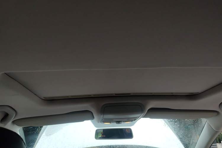 Used Volkswagen Sagitar 2012 1.4TSI Automatic Luxury Edition Headliner