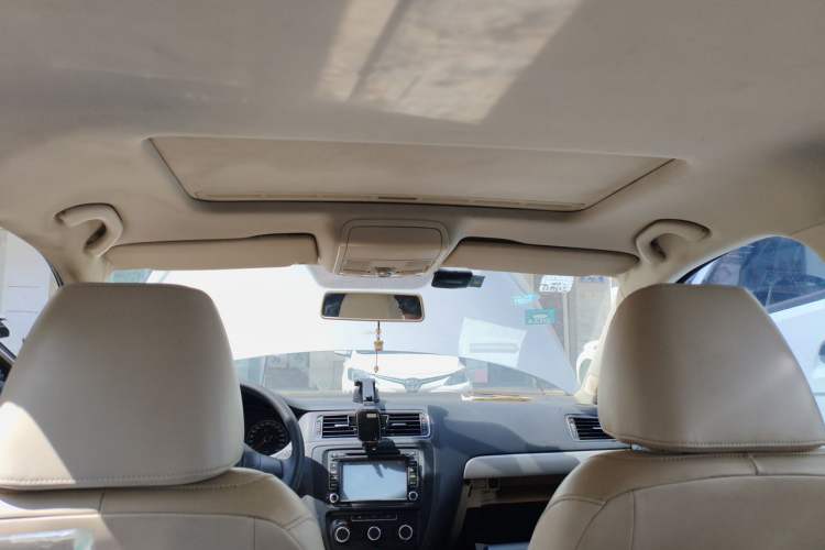 Used Volkswagen Sagitar 2012 1.6L Manual Comfort Model Headliner