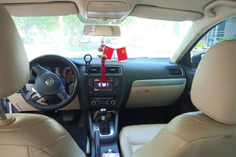 Used Volkswagen Sagitar 2012 1.4TSI Automatic Luxury Edition Headliner