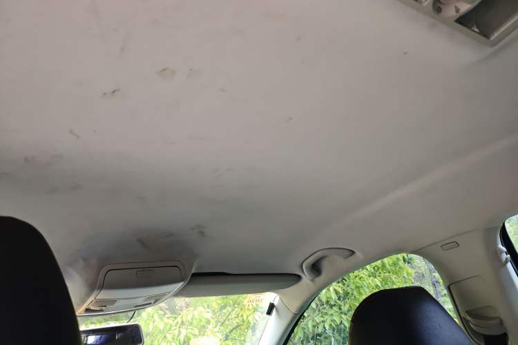 Used Volkswagen Sagitar 2012 1.6L Manual Fashion Edition Headliner