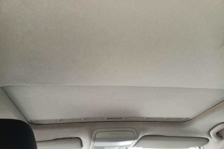 Used Volkswagen Sagitar 2012 1.4TSI Automatic Luxury Edition Headliner