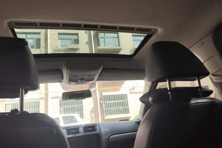 Used Volkswagen Sagitar 2012 1.4TSI Automatic Luxury Edition Headliner