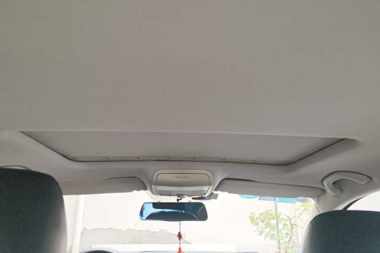 Used Volkswagen Sagitar 2012 1.6L Manual Comfort Model Headliner