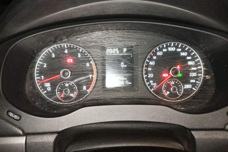 Used Volkswagen Sagitar 2012 1.4TSI Automatic Fashion Edition Instrument Cluster