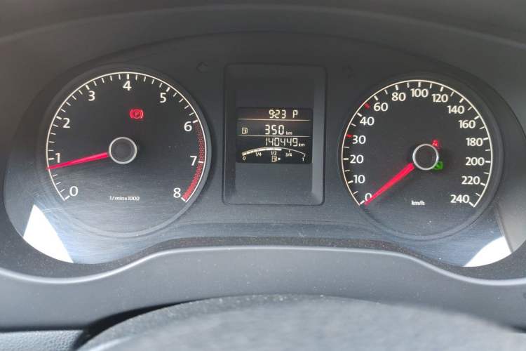 Used Volkswagen Sagitar 2012 1.6L Automatic Comfort Edition Instrument Cluster