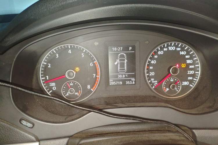 Used Volkswagen Sagitar 2012 1.4TSI Automatic Luxury Edition Instrument Cluster