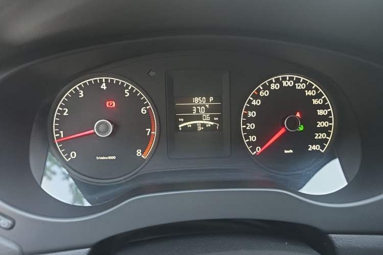 Used Volkswagen Sagitar 2012 1.6L Automatic Comfort Edition Instrument Cluster