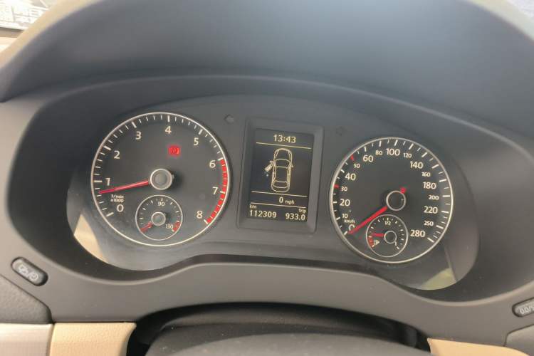 Used Volkswagen Sagitar 2012 1.4TSI Manual Luxury Model Instrument Cluster
