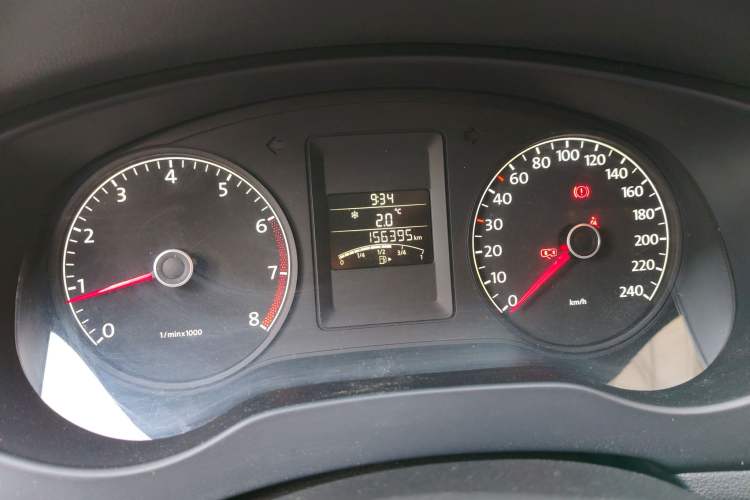 Used Volkswagen Sagitar 2012 1.6L Manual Comfort Model Instrument Cluster