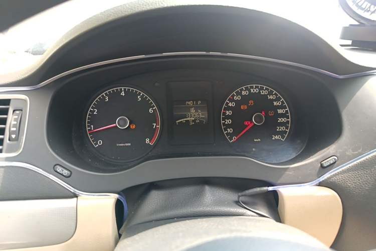 Used Volkswagen Sagitar 2012 1.6L Automatic Fashion Edition Instrument Cluster