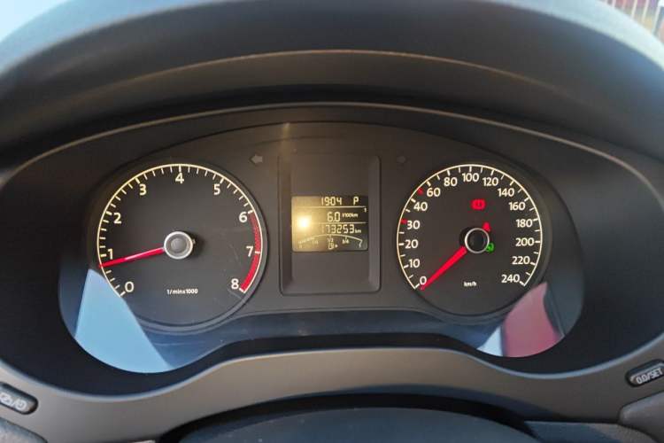 Used Volkswagen Sagitar 2012 1.6L Automatic Fashion Edition Instrument Cluster