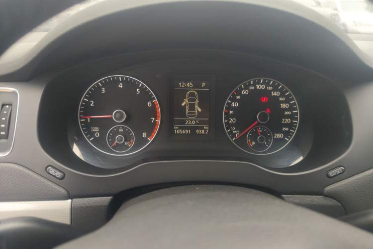 Used Volkswagen Sagitar 2012 1.4TSI Automatic Luxury Edition Instrument Cluster