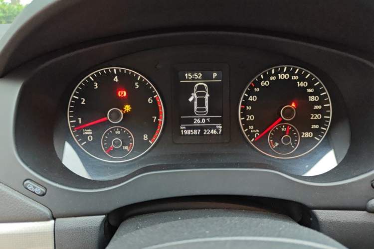 Used Volkswagen Sagitar 2012 1.4TSI Automatic Luxury Edition Instrument Cluster