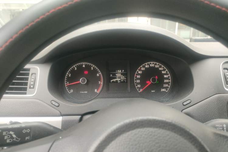 Used Volkswagen Sagitar 2012 1.6L Automatic Fashion Edition Instrument Cluster