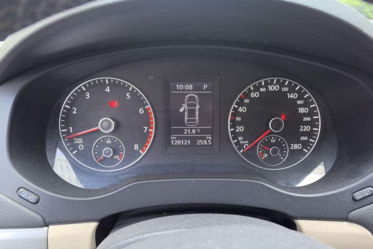 Used Volkswagen Sagitar 2012 1.4TSI Automatic Luxury Edition Instrument Cluster