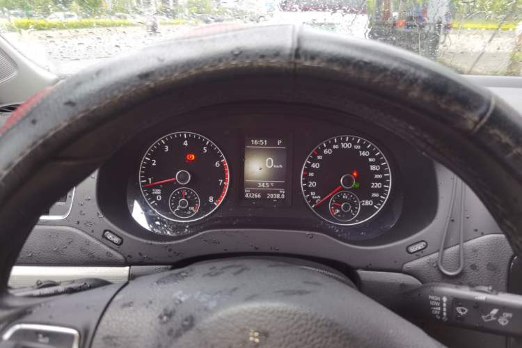 Used Volkswagen Sagitar 2012 1.4TSI Automatic Luxury Edition Instrument Cluster