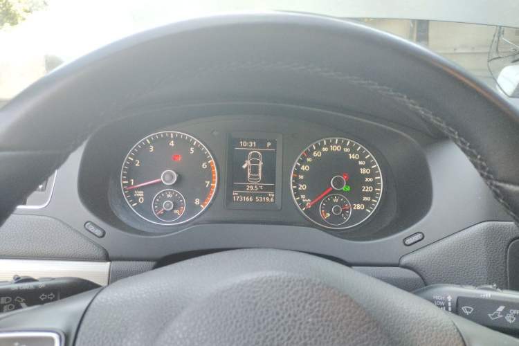 Used Volkswagen Sagitar 2012 1.4TSI Automatic Luxury Edition Instrument Cluster