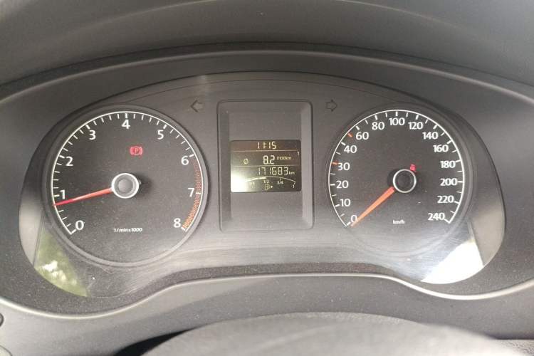 Used Volkswagen Sagitar 2012 1.6L Manual Comfort Model Instrument Cluster